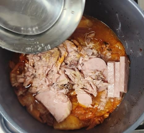 물 300ml를 부어줍니다.