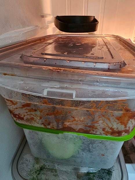 오리고기에 준비한 양념장을 넣고 골고루 버무려 냉장고에 30분 정도 재워둡니다.