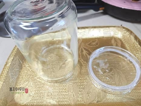 유리병은 열탕 소독 후 물기를 완전히 제거한 뒤 사용합니다.