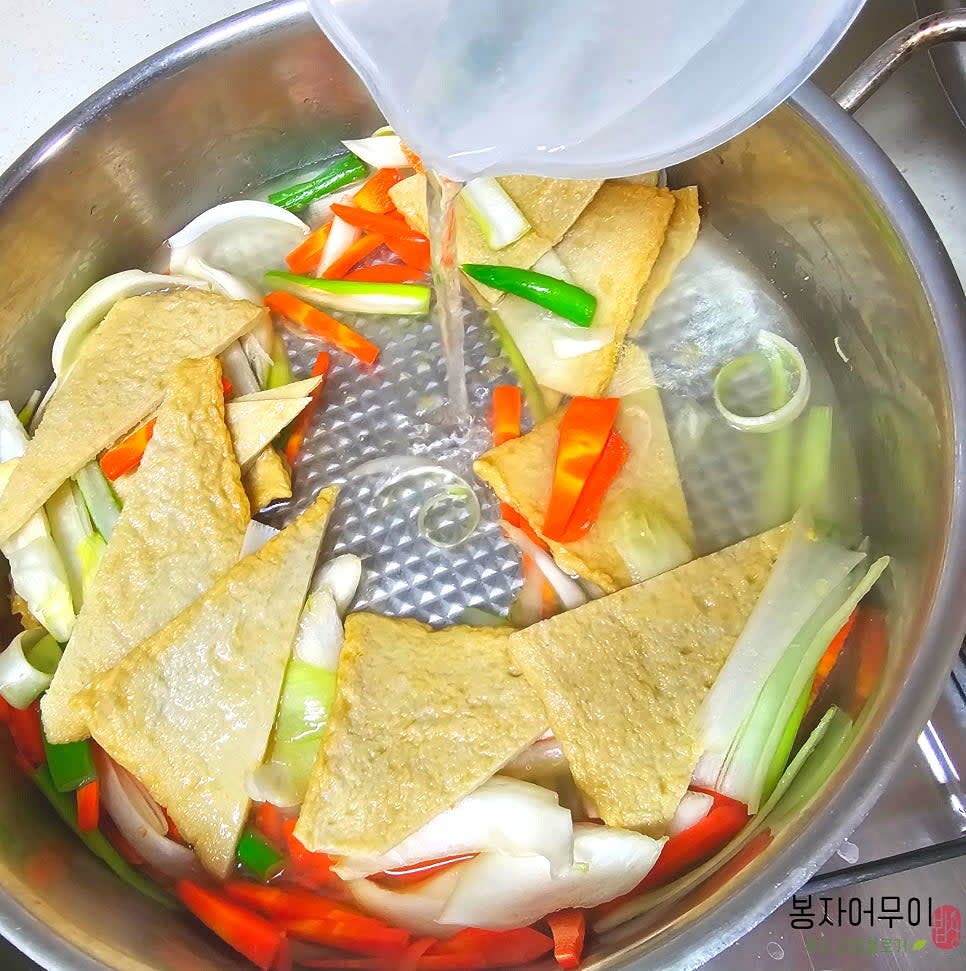 어묵 밑간은 물 600g에 설탕 1스푼과 소금 1/3스푼으로 준비하여 추가해 주세요.