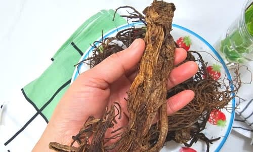 흑도라지와 배를 깨끗이 씻고 준비합니다.