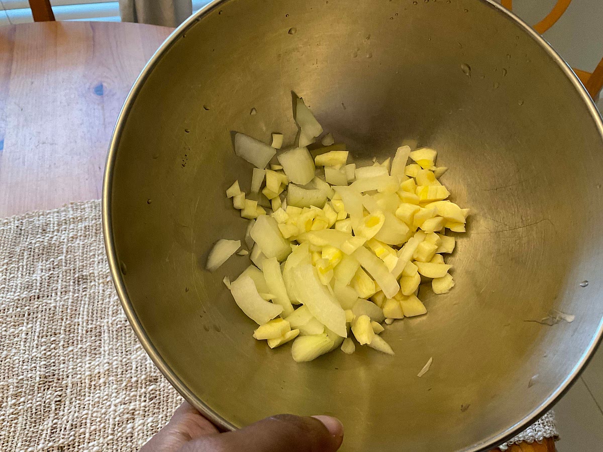 Dice onion and remaining garlic (4 cloves)