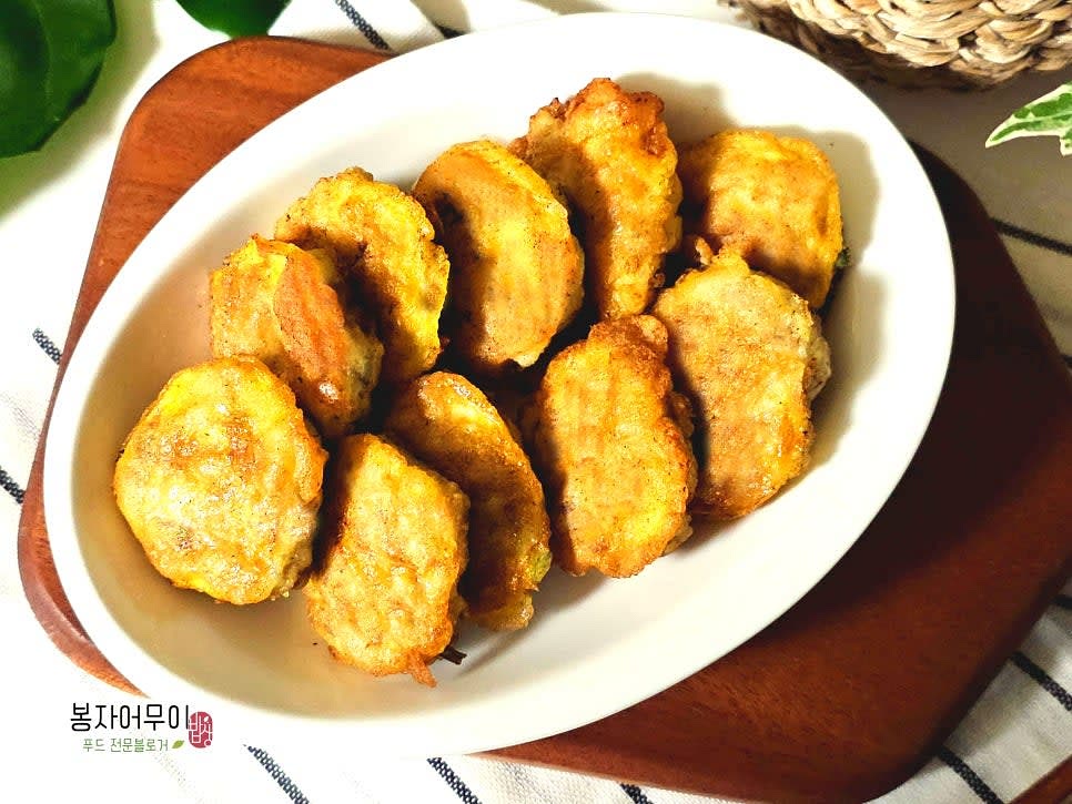 완성된 동그랑땡을 그릇에 담아내면 완성입니다. 밥반찬이나 술안주로 즐겨보세요!