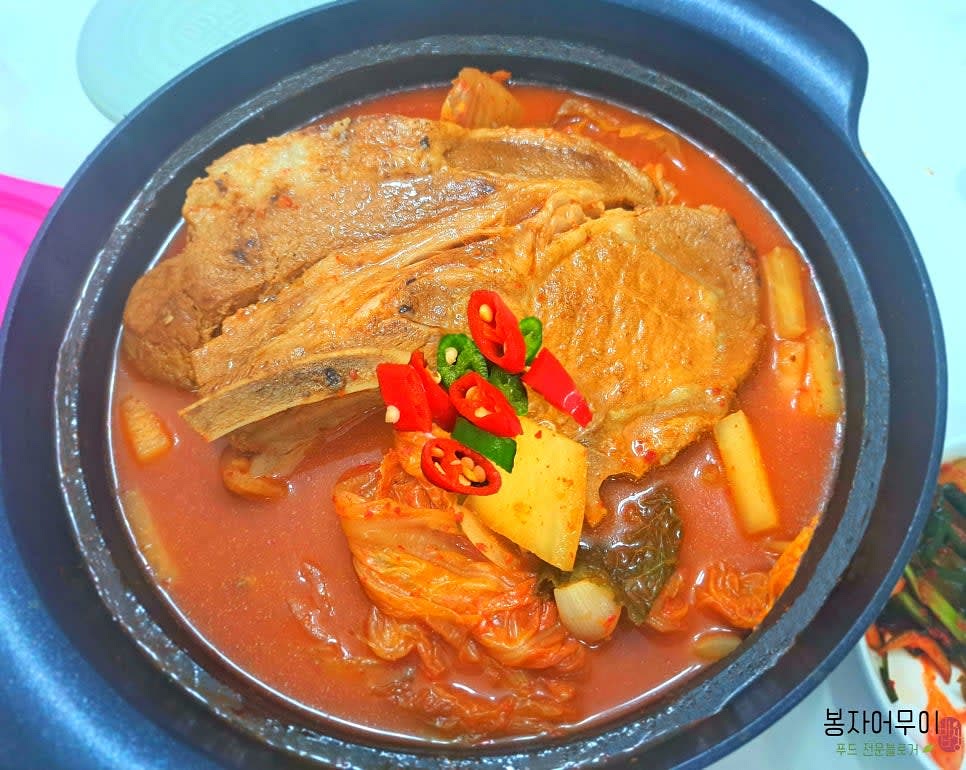 마지막으로 매콤하게 드실 거라면 고춧가루와 청양고추를 취향껏 추가해 주세요.