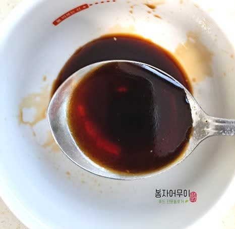 간장, 맛술, 물엿을 섞어 양념장을 만듭니다.