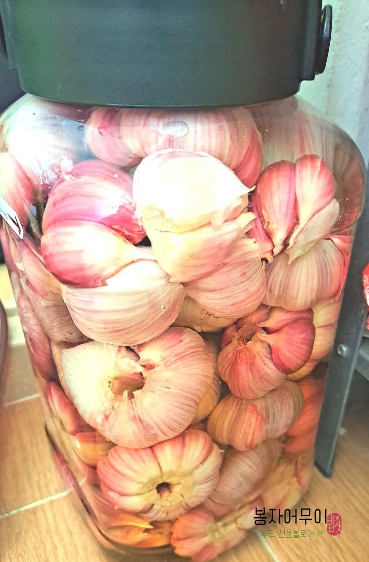 이렇게 1차 식초물을 부어 1주일 동안 서늘한 곳에 보관합니다.