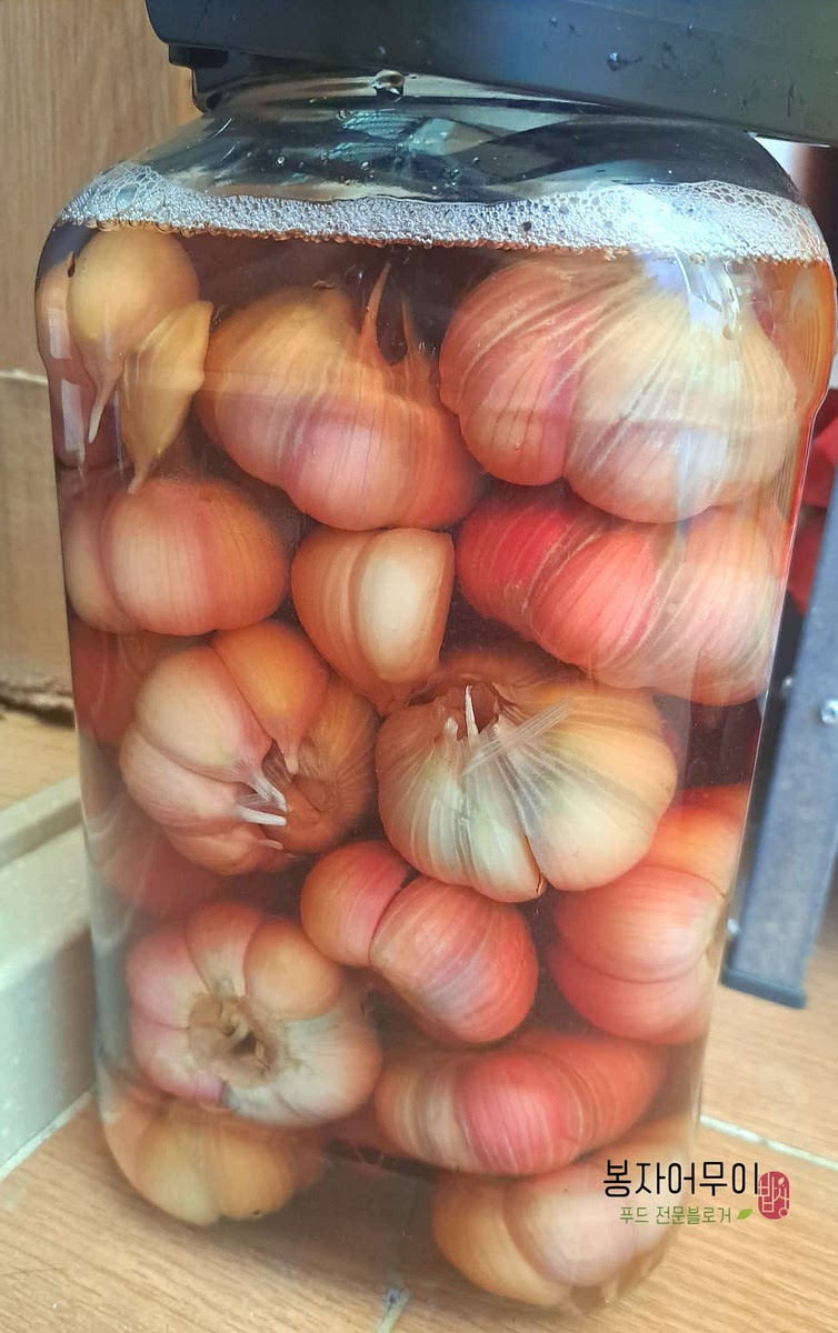 햇빛이 없는 장소에 3개월 간 숙성합니다.