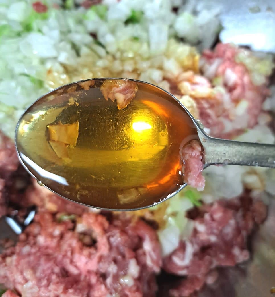 간장, 맛술, 물엿, 설탕, 참기름, 후추를 섞어 양념을 준비합니다.