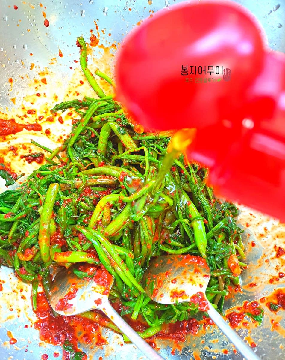 마지막에 참기름 1스푼을 둘러 완성합니다.