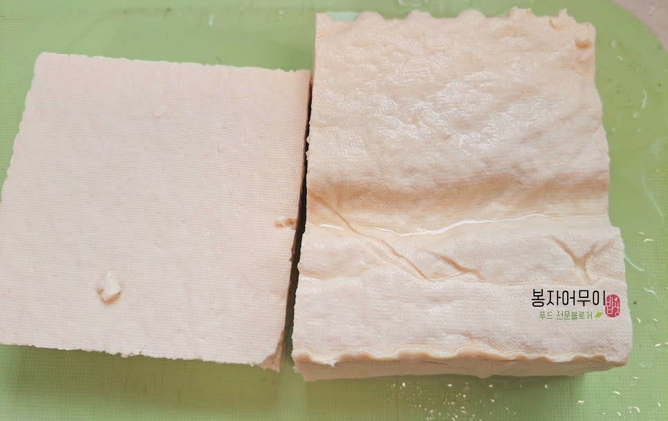 두부 2모를 먹기 좋게 잘라줍니다.