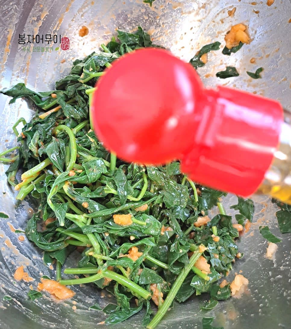 마지막으로 참기름과 들기름을 둘러줍니다.