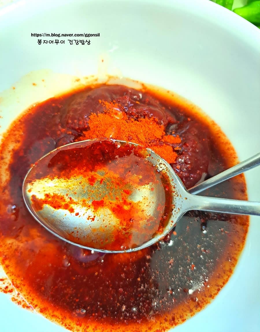 고추장, 고춧가루, 간장, 올리고당, 맛술, 다진 마늘을 섞어 양념장을 만듭니다.