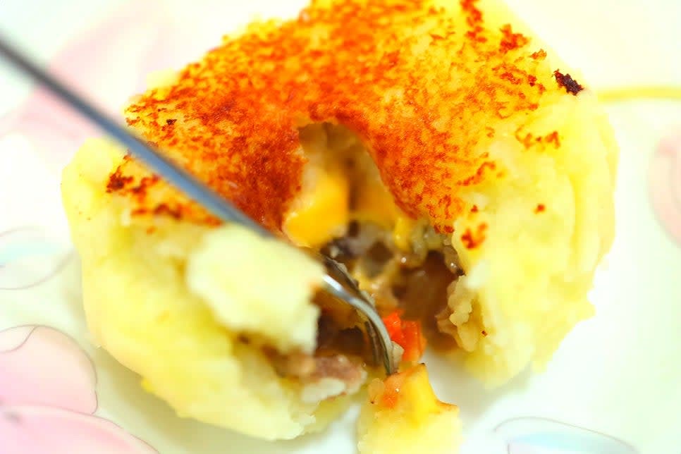 완성된 감자구이를 따뜻할 때 바로 즐기세요!