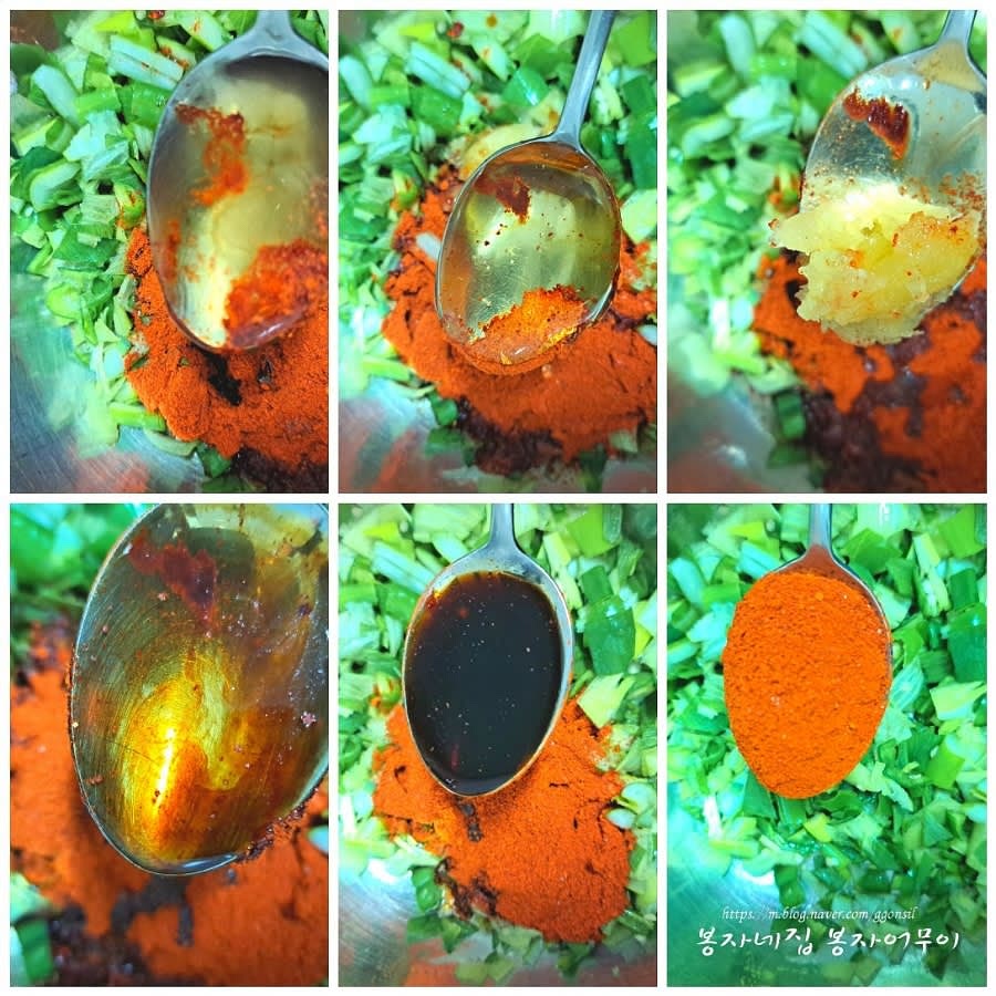 양념장을 만듭니다. 고춧가루, 진간장, 생강맛술, 다진 마늘, 매실액, 올리고당, 대파, 청양고추, 양파를 섞습니다.