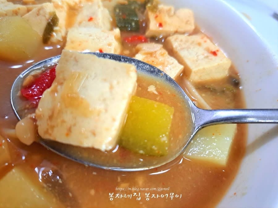 매운 걸 좋아하면 청양고추를 추가합니다.