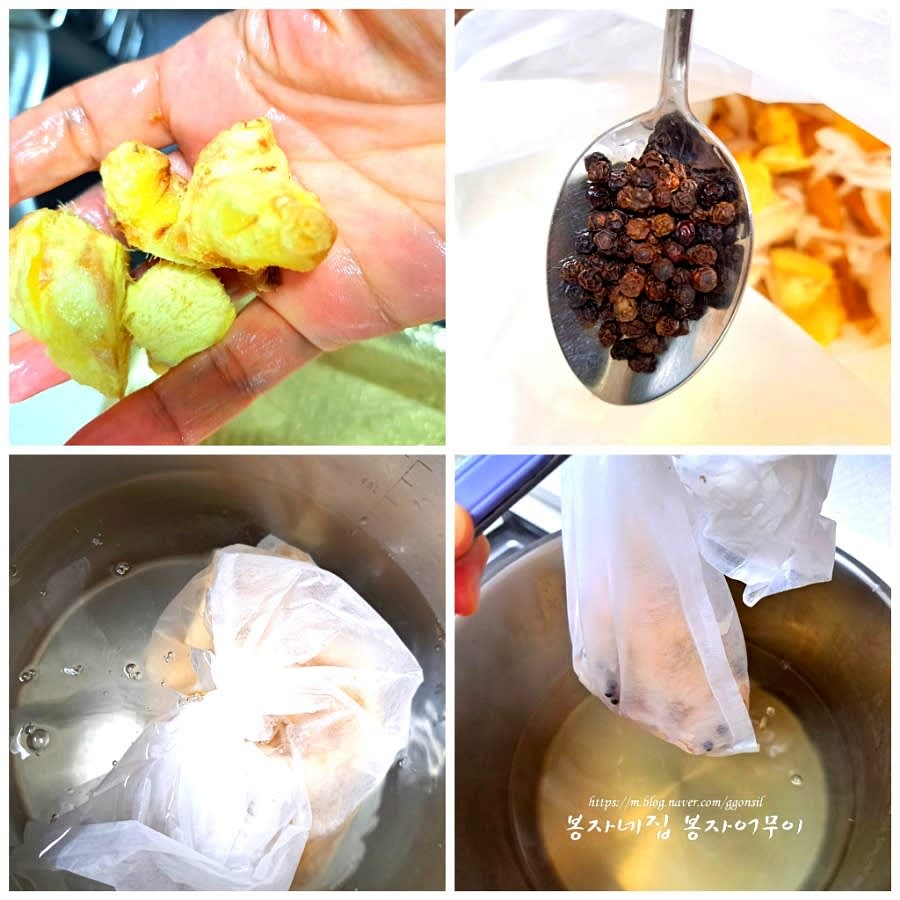 생강 한톨과 통후추, 배 껍질과 깎아둔 배 조각을 망에 담아 준비합니다.