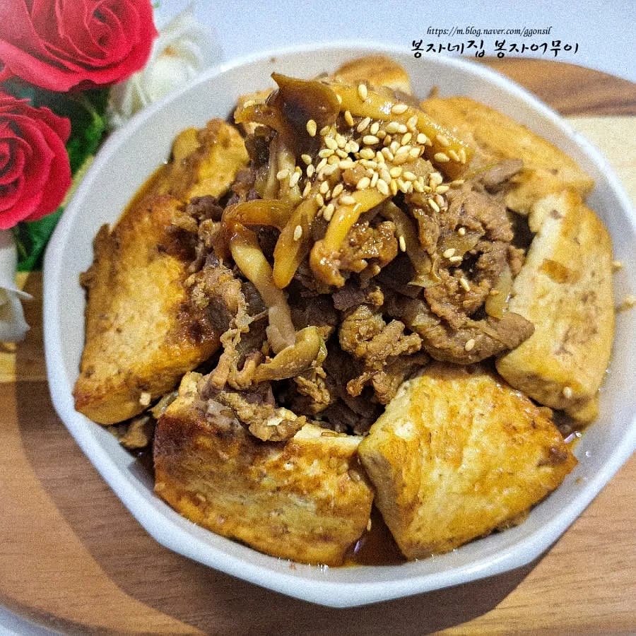 마지막으로 참기름을 조금 둘러주고 완성합니다.