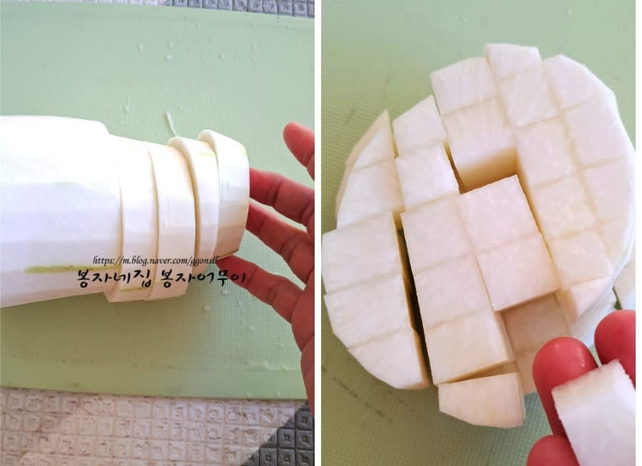 무 1/4쪽을 깍둑깍둑 썰어주세요.