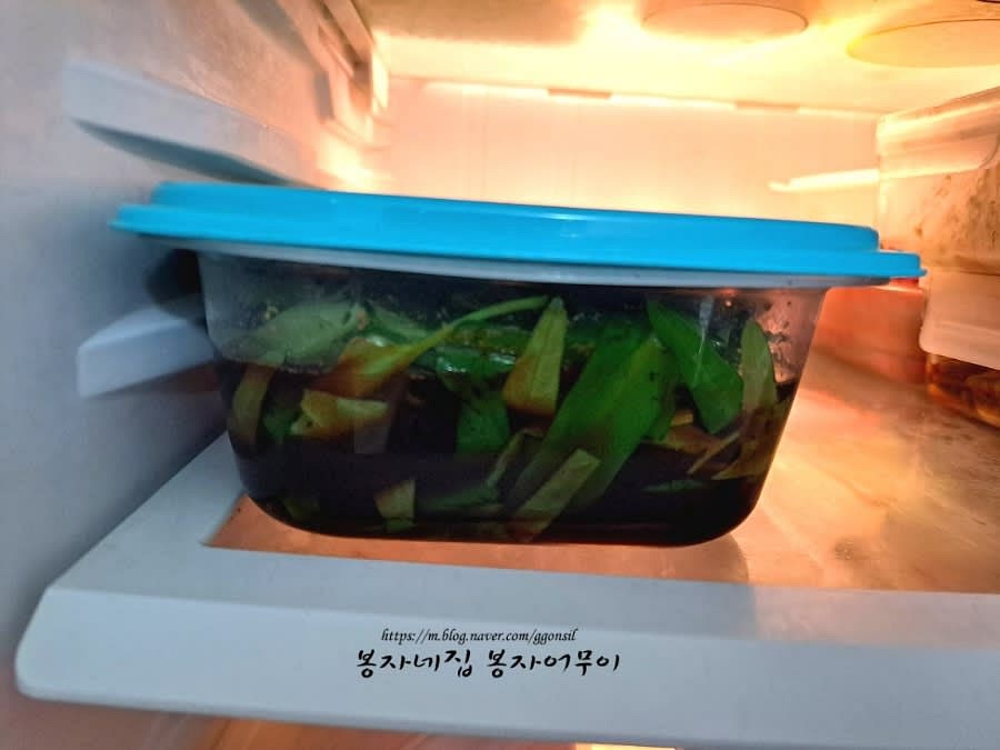 냉장고에 하루 이상 보관한 후 드시면 됩니다.