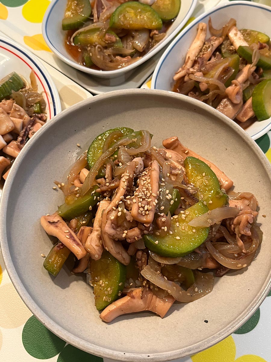 취향에 맞게 깨나 고추를 넣고 마무리합니다.