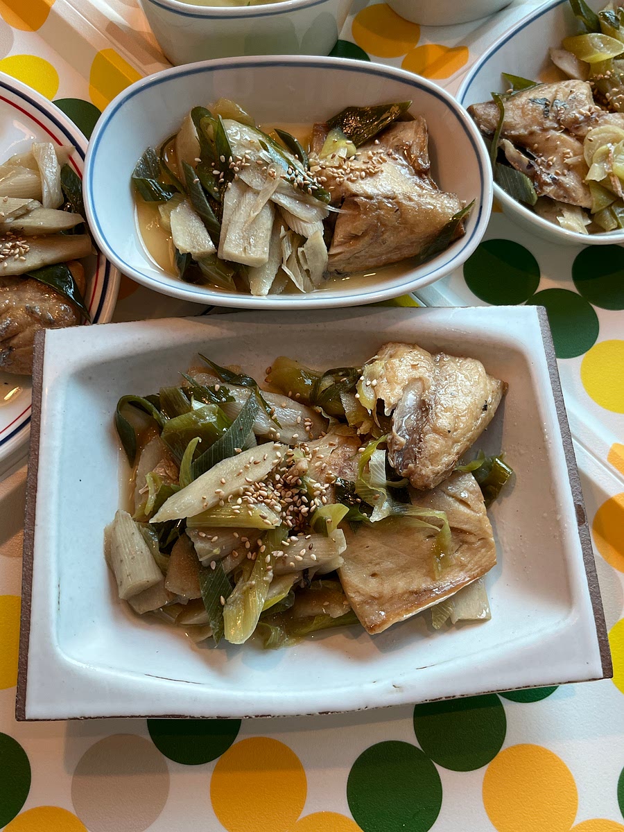 조리가 끝난 후 깨를 뿌려 완성합니다.