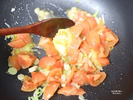 스크램블을 추가하여 가볍게 섞는다.