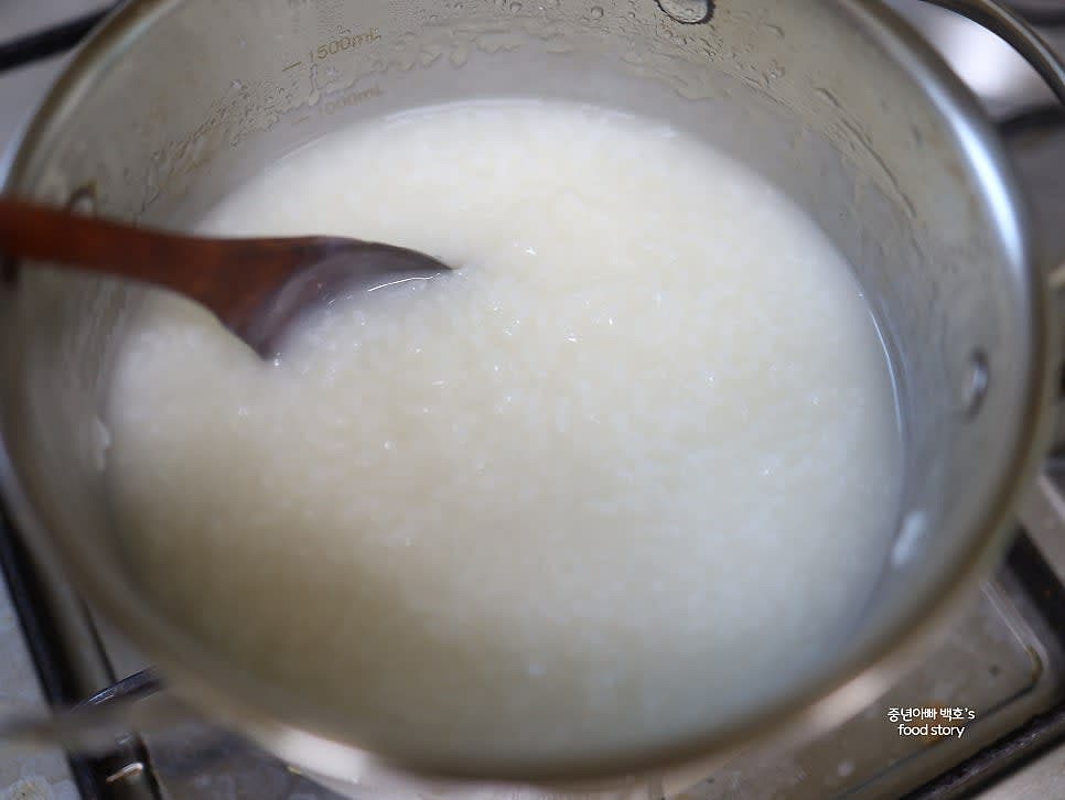 너무 농도가 되직하면 물을 조금 넣고 한 번 더 끓여 주시면 됩니다.