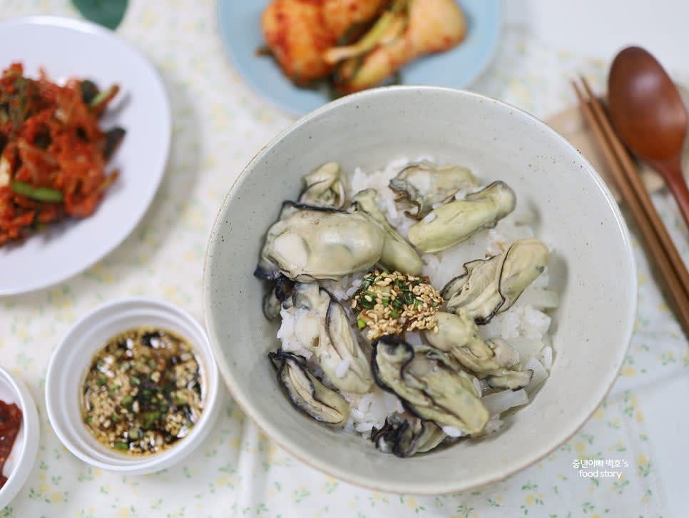 밥이 다 지어진 후 양념장을 곁들여 비벼 드시면 됩니다.