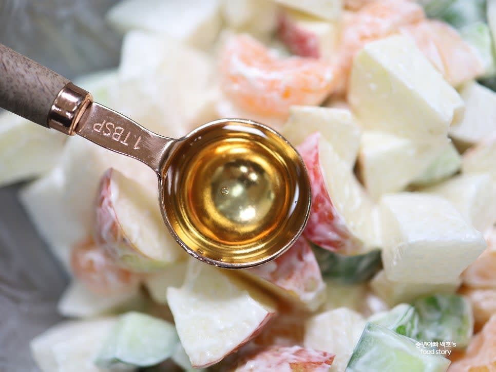 알룰로스를 1스푼 넣고 섞어주세요. 단맛을 더 원하시면 1스푼 추가 가능합니다.