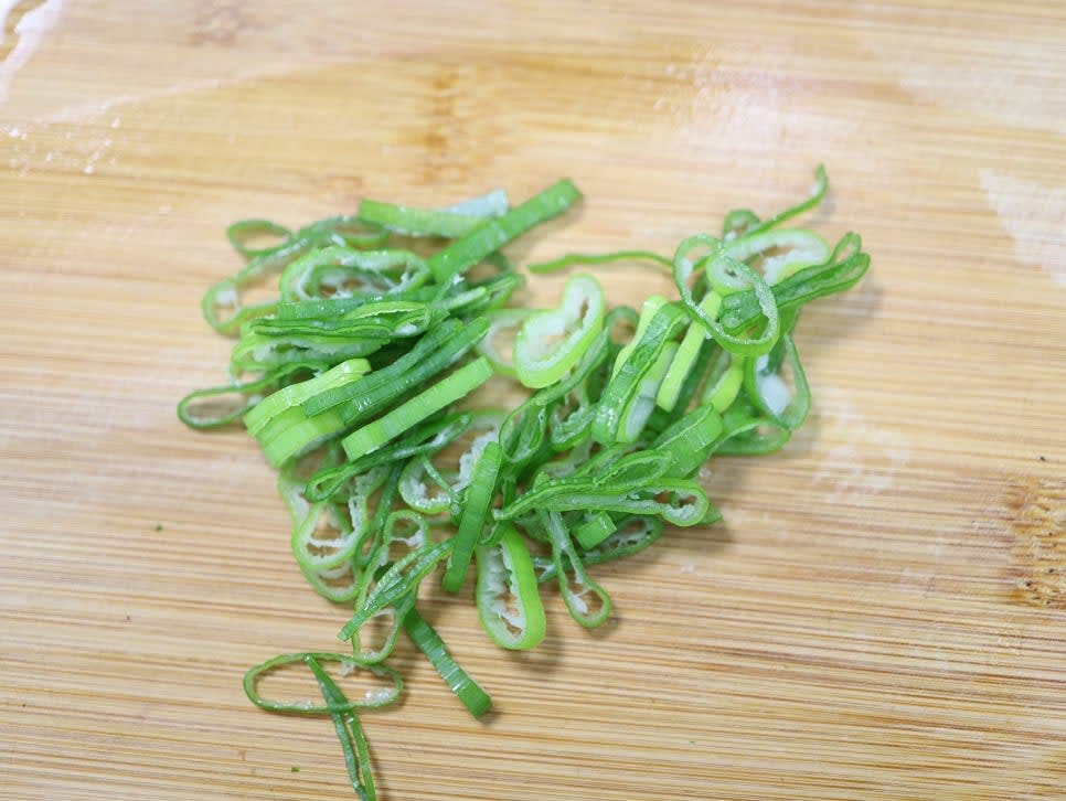 대파는 1인분 기준 1T 정도로 송송 썰어 준비합니다.