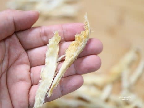 길이가 긴 것은 먹기 좋은 크기로 손이나 가위로 잘라주세요.