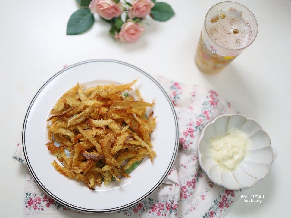 잠시 식힌 후 와사비마요네즈 소스와 함께 드세요.