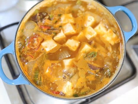 간이 부족하면 소금이나 액젓으로 추가 간을 맞춥니다.