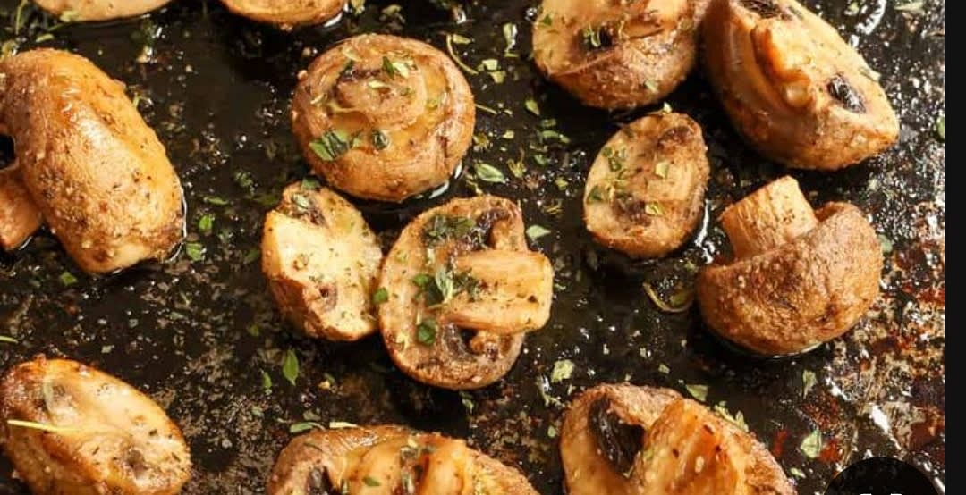 Dip a few mushrooms in the egg mixture, then in the spice mixture and keep aside