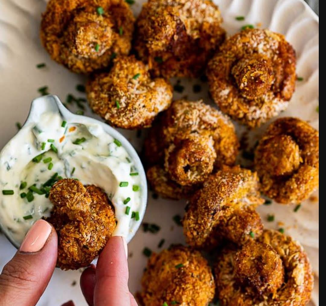 After all of the mushrooms are done, fry them in oil and enjoy 😉