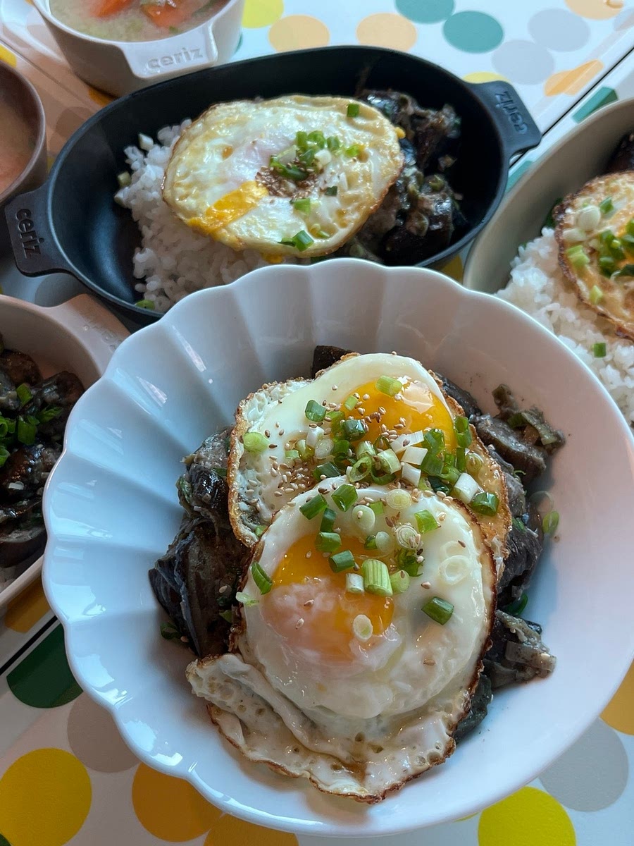 불을 끄고 참기름 약간과 들깨가루 2스푼(30g)을 넣어 잘 버무려 마무리합니다.