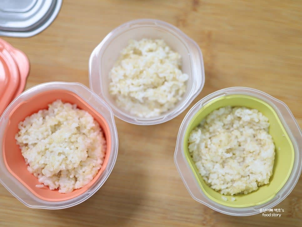 남은 밥은 냉동 전용 용기에 담아 냉동실에 보관합니다. 전자레인지에 3분 정도 데우면 갓 지은 밥처럼 즐길 수 있습니다.