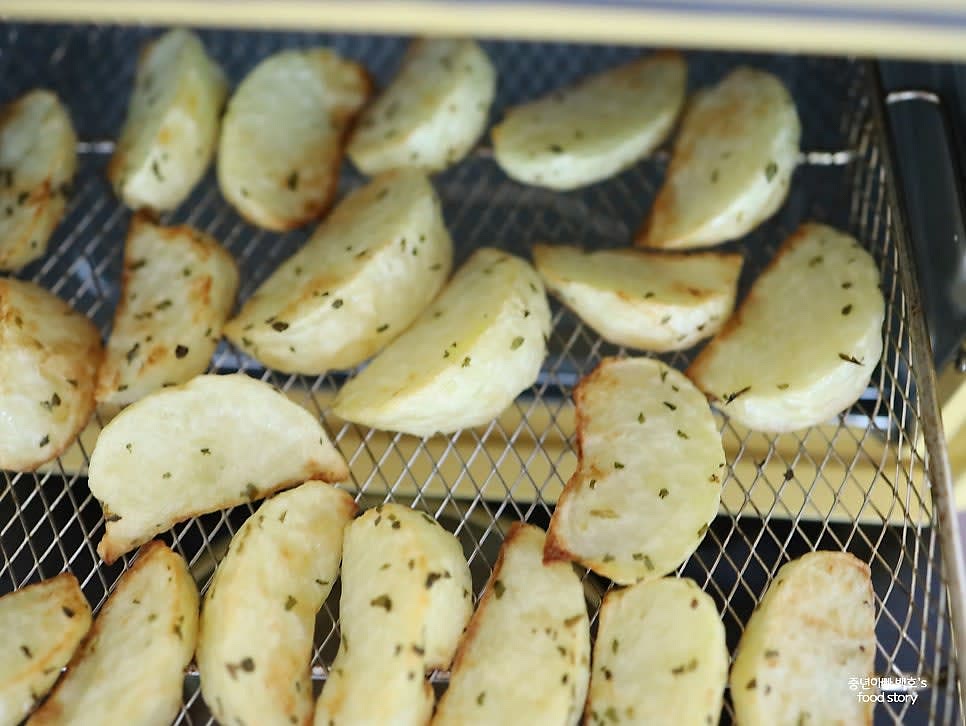 200℃에서 15분간 구운 뒤 뒤집어 5분 더 구워줍니다.