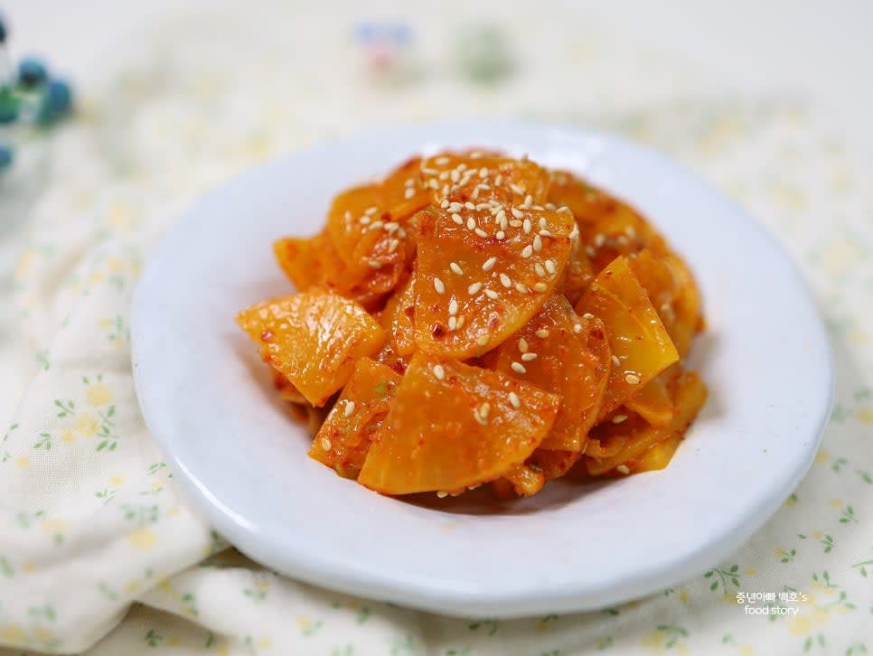 그릇에 담아 완성합니다.