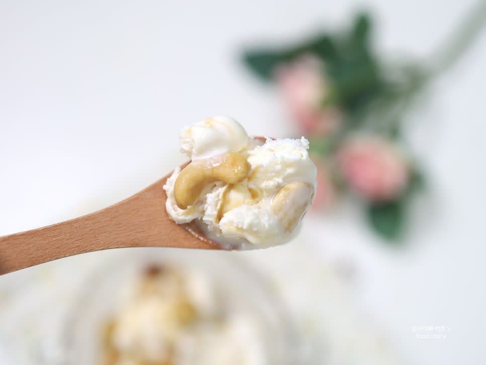 숟가락으로 한 스푼씩 떠서 달콤 쌉싸름한 맛을 즐기며 드시면 됩니다.