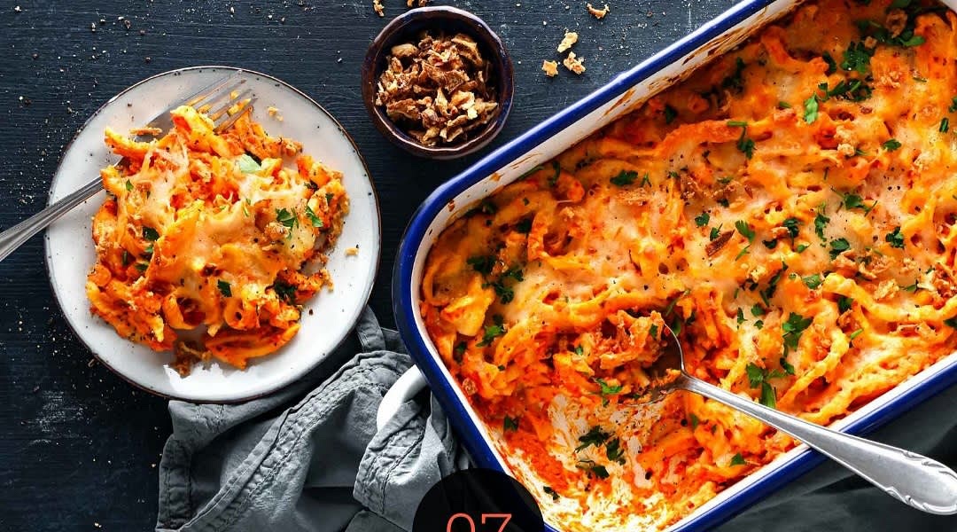 Fertigen Auflauf mit Röstzwiebeln garnieren.