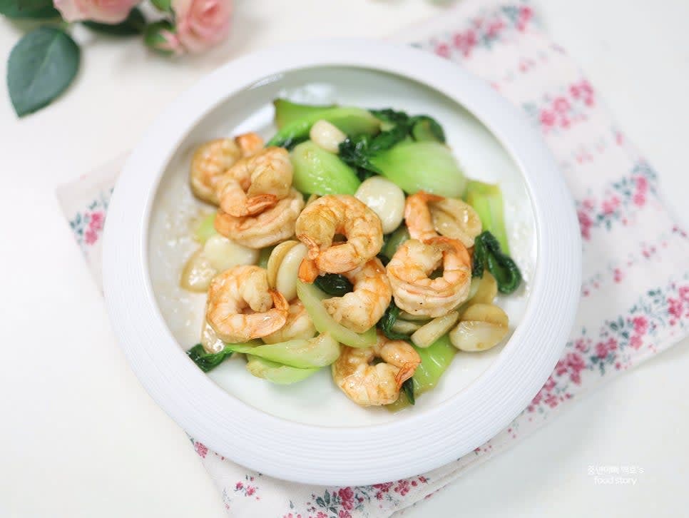 그릇에 담아 완성합니다.