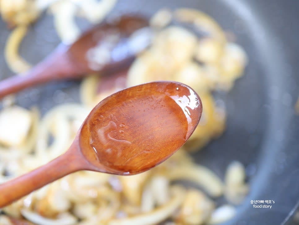 알룰로스(또는 올리고당) 1스푼을 넣고 섞어 간을 맞춥니다.