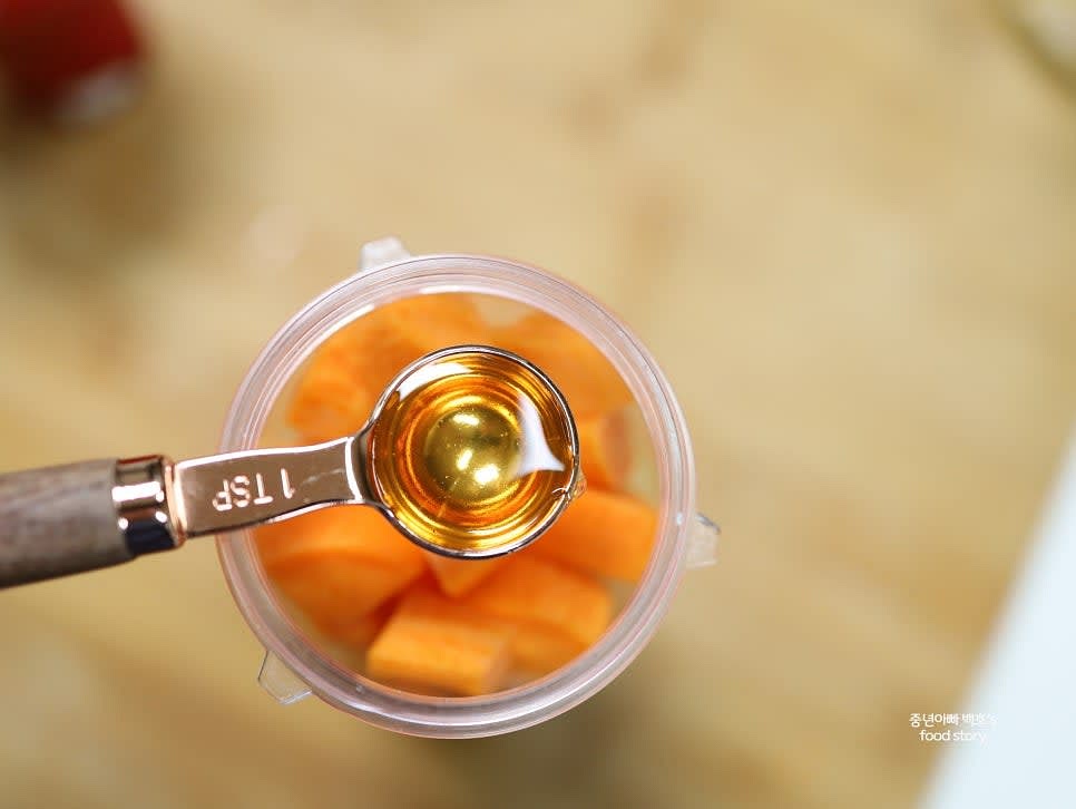 단맛을 원하면 꿀 또는 올리고당 1티스푼을 넣어줍니다.
