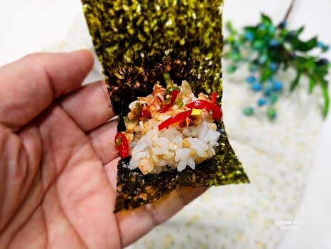 완성된 새우젓양념장은 수육, 족발과 곁들이거나 밥 반찬으로 활용합니다.