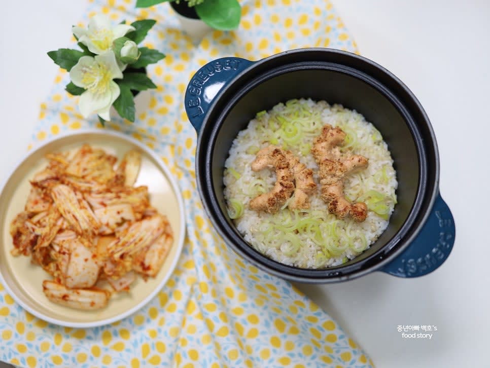 완성된 버터 명란솥밥은 그대로 식탁에 내어 덜어 드시면 됩니다.