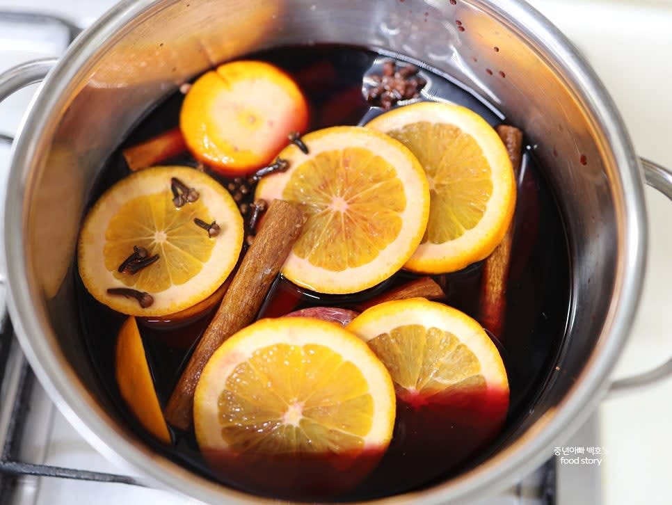 불을 끄고 10~20분 정도 두어 재료의 향과 맛이 우러나게 합니다.