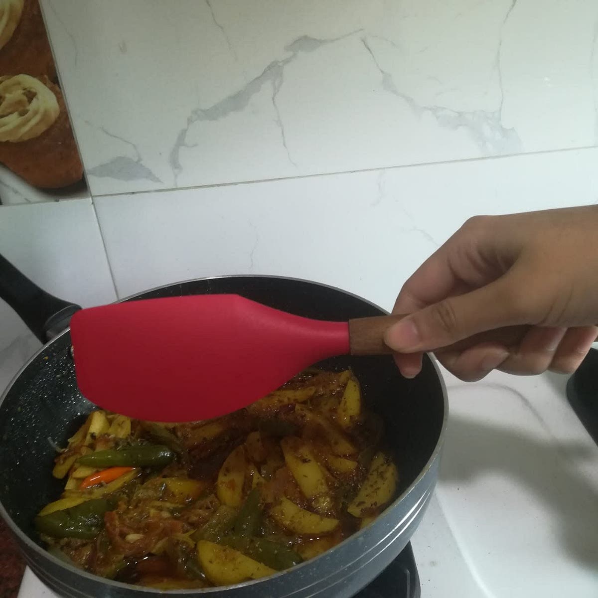 Pick spoon like thiss during cooking.