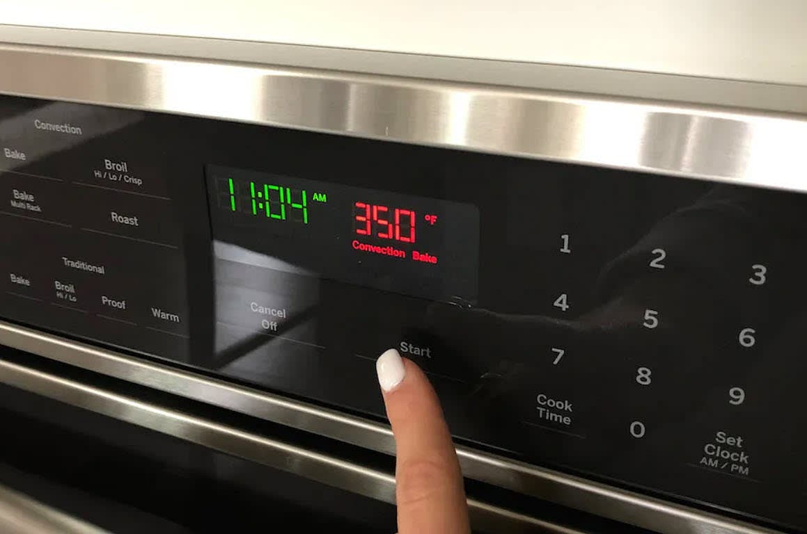 Preheat the oven to 350°F (180°C).