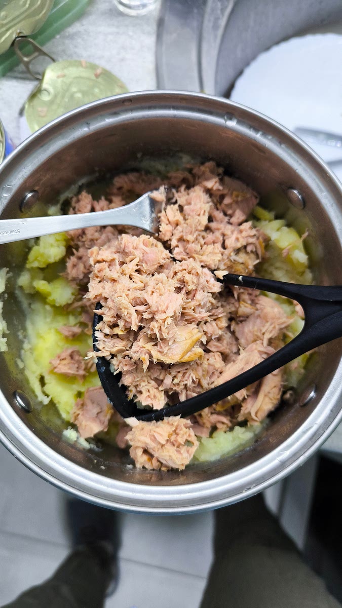 Смешать с тунцом